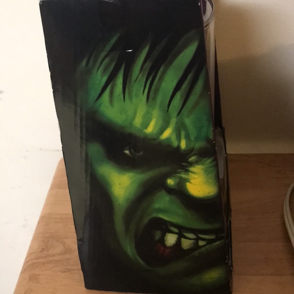 Marvel Legends Hulk Titanium Series Die-Cast - Picture 5 of 6